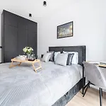 Manufaktura Apt - Parking & Balcony - By Rentujemy