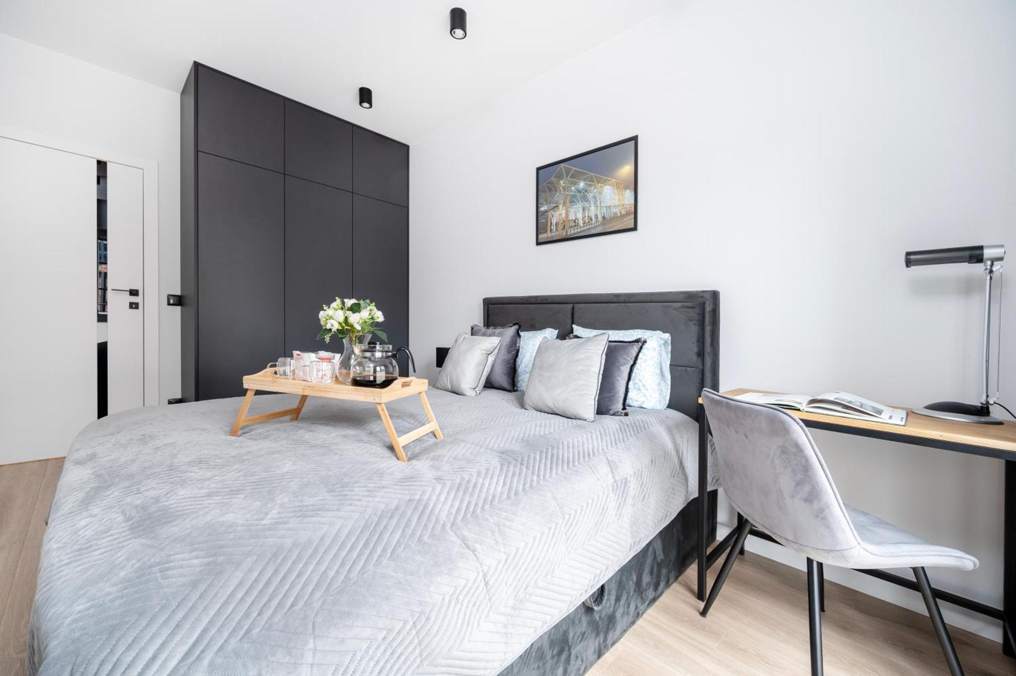 Apartament Manufaktura - Parking & Balcony - By Rentujemy